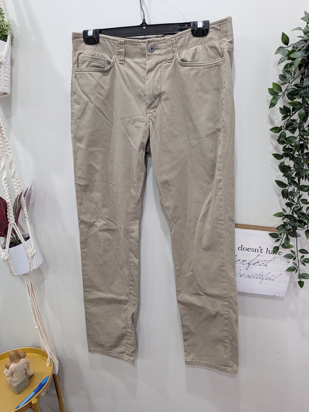 Denver Hayes Men's Slim Straight Jeans in Khaki